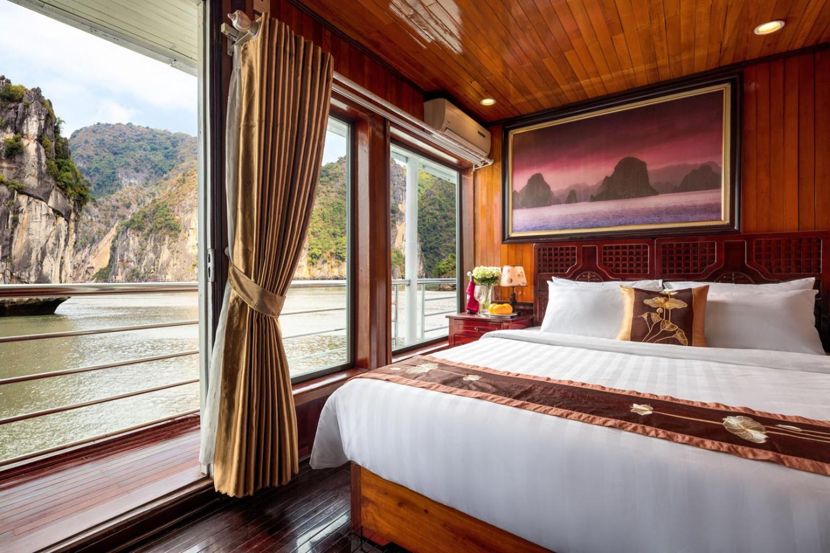 Cozy Bay Classic Cruise Ha Long Exterior photo