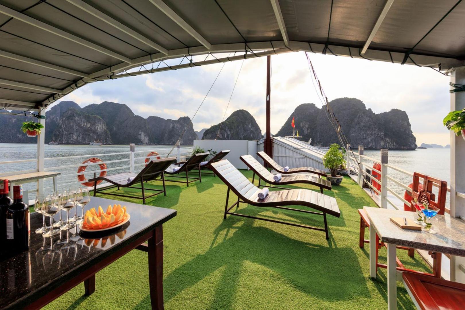 Cozy Bay Classic Cruise Ha Long Exterior photo