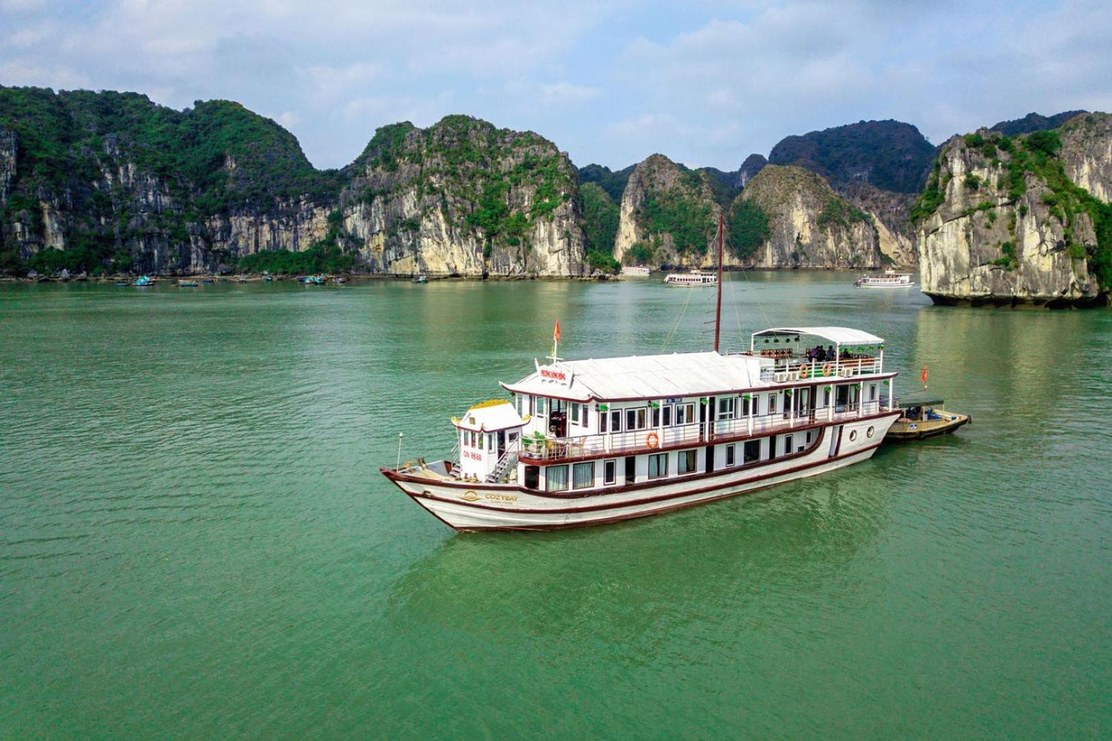 Cozy Bay Classic Cruise Ha Long Exterior photo