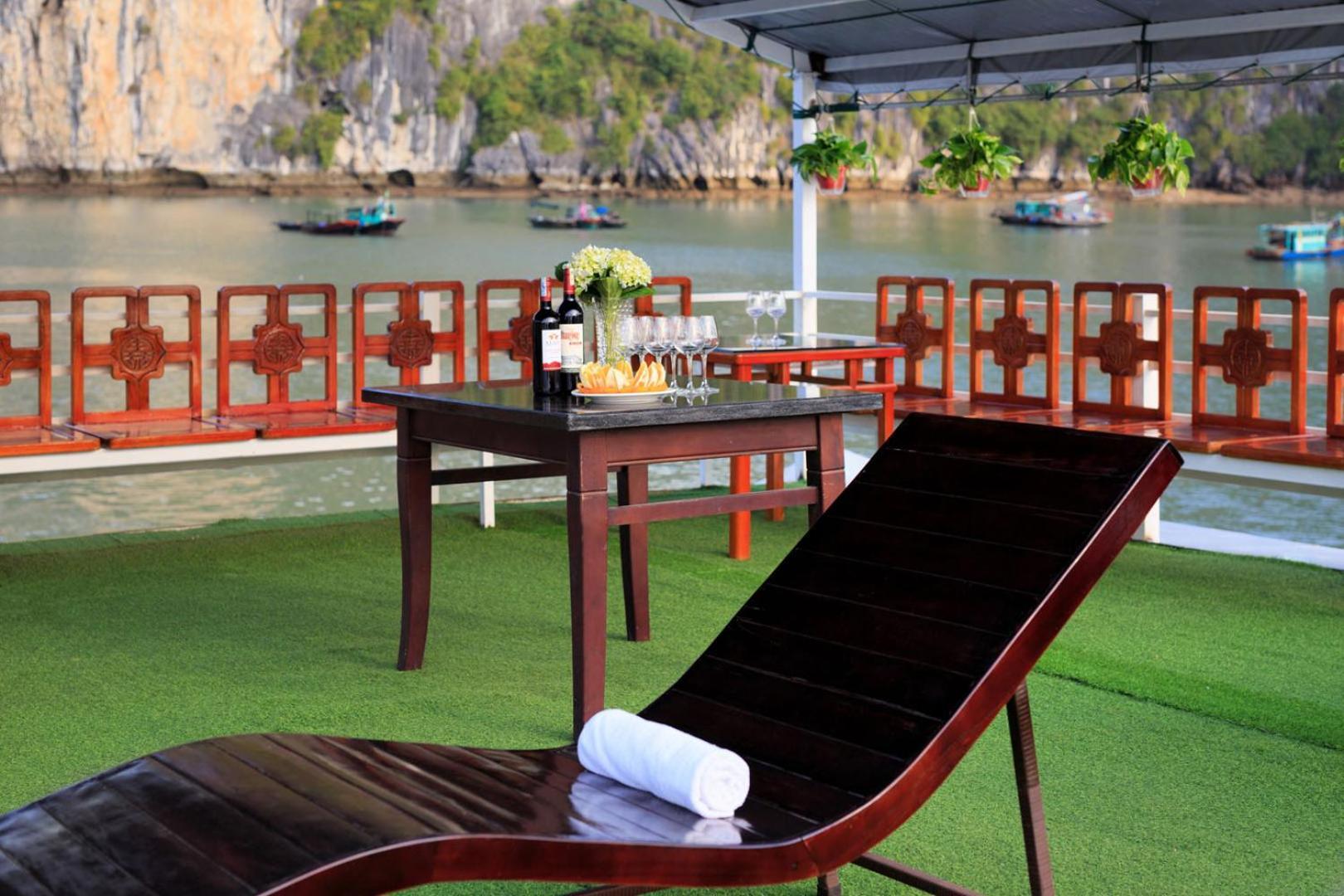 Cozy Bay Classic Cruise Ha Long Exterior photo