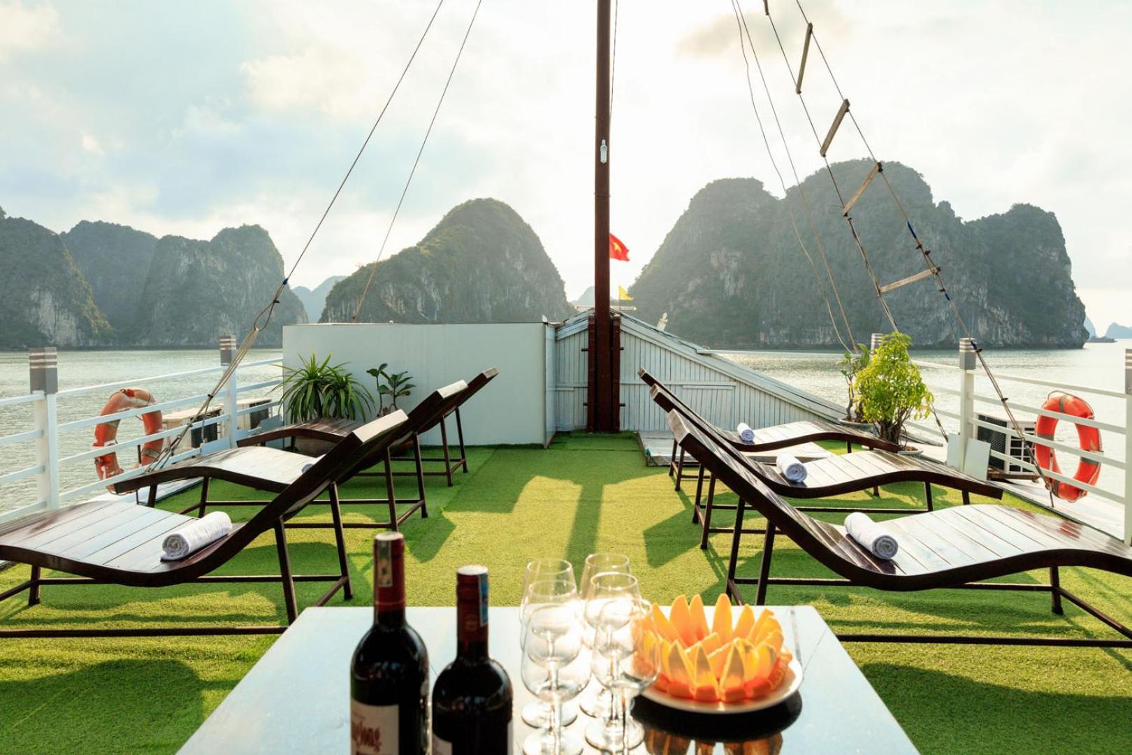 Cozy Bay Classic Cruise Ha Long Exterior photo