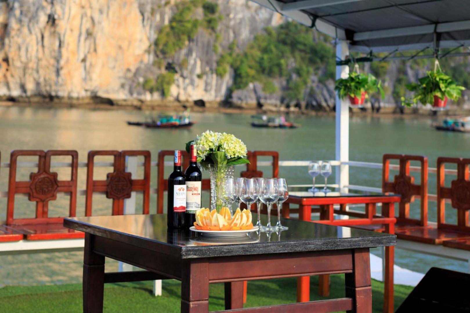 Cozy Bay Classic Cruise Ha Long Exterior photo