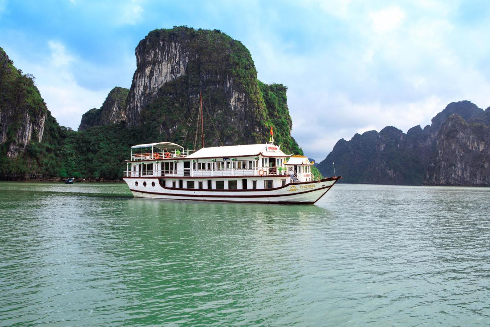 Cozy Bay Classic Cruise Ha Long Exterior photo