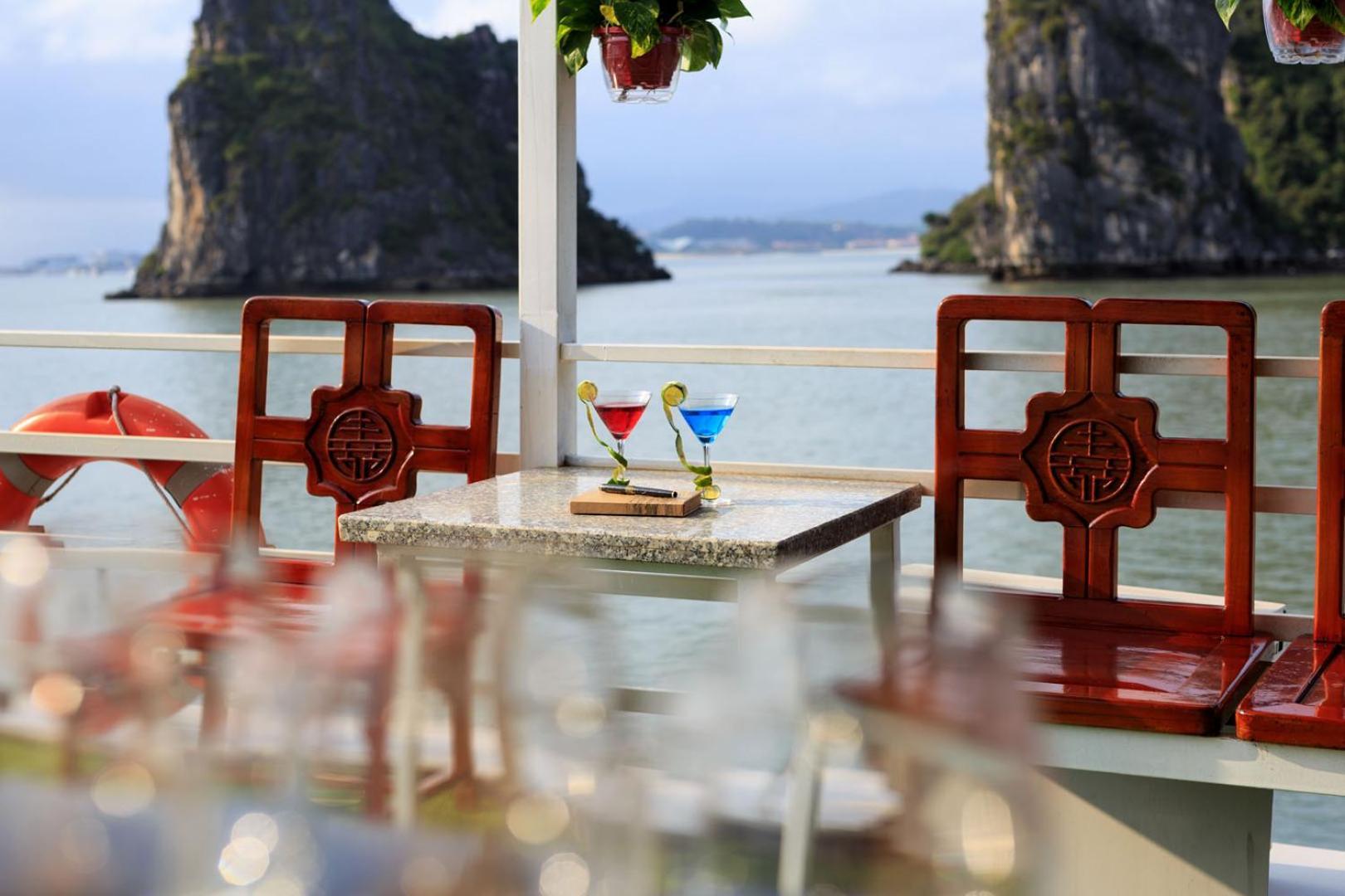 Cozy Bay Classic Cruise Ha Long Exterior photo