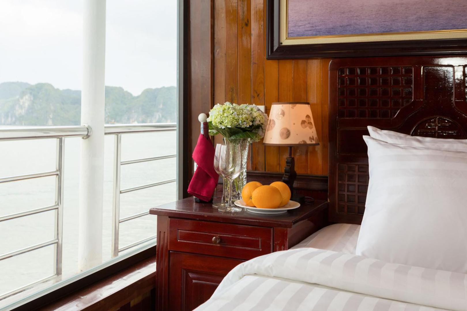 Cozy Bay Classic Cruise Ha Long Exterior photo